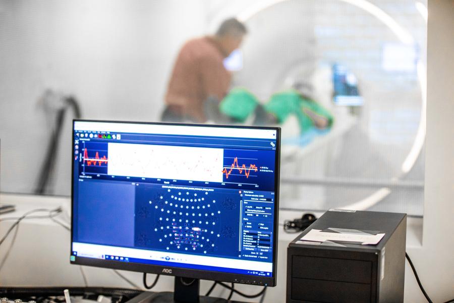 Neuroimaging monitor