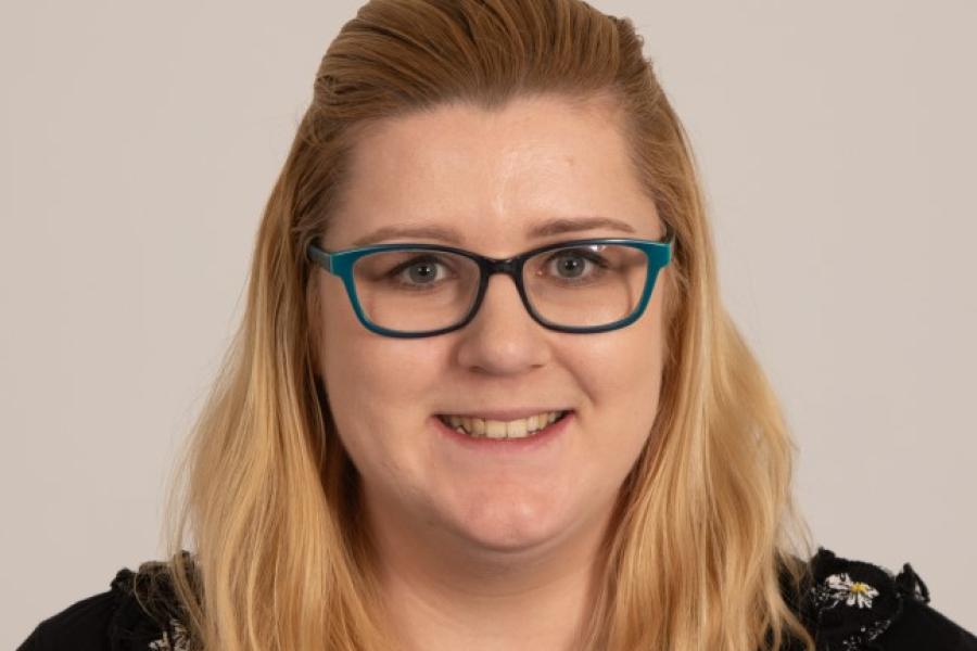 Dr Beth Edwards
