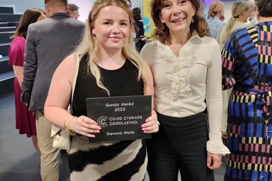 Gemma Waite a Mererid Hopwood