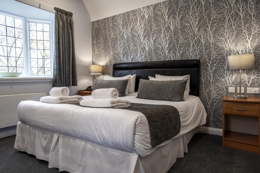 Double room with focus on back wall and window