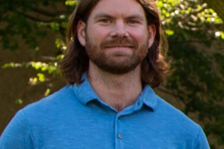 Portrait image of Geoff Coombs staff member