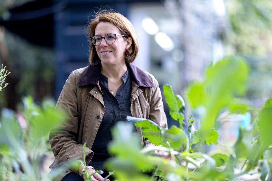 Picture of the speaker Dr Rebecca Heaton