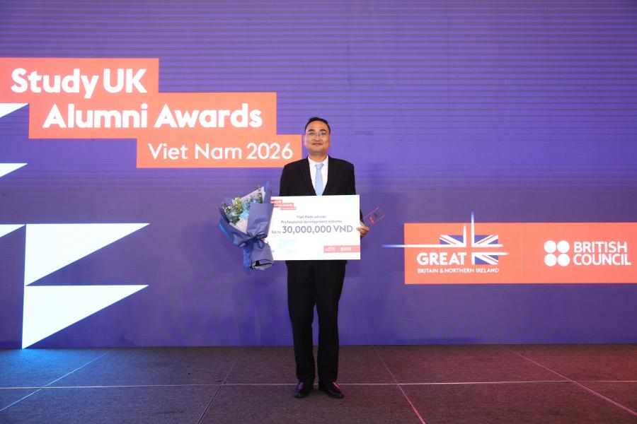 Long Vu posing with cheque and flowers