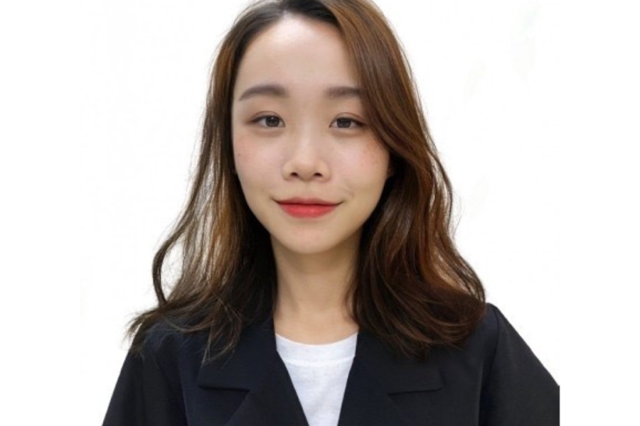 An image of Phuong Vu smiling to camera
