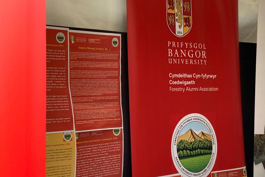 Stondin Cymdeithas Cyn-fyfyrwyr Coedwigaeth