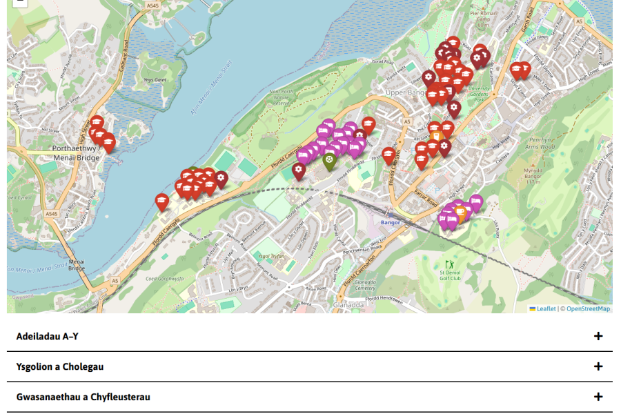 Map rhyngweithiol o gampws Prifysgol Bangor, yn dangos adeiladau, gwasanaethau, cyfleusterau ac llety myfyrwyr y brifysgol ar draws Bangor a Phorthaethwy.