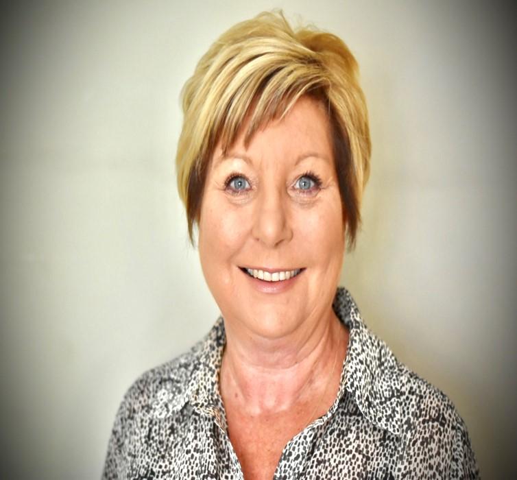 Dr Elizabeth Mason - Pennaeth yr Ysgol, Ysgol Gwyddorau Meddygol ac Iechyd