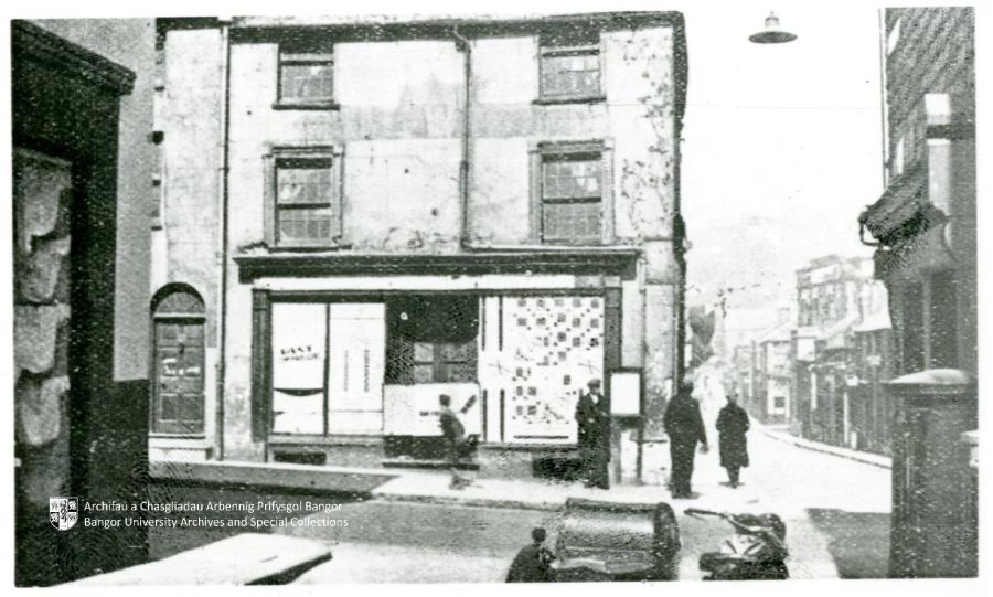 an early photo looking down Dean Street in Bangor