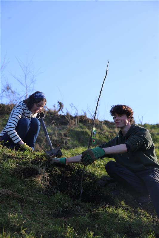 students have been volunteering with Undeb Bangor, Bangor University’s Students’ Union, to help the community restore the area.