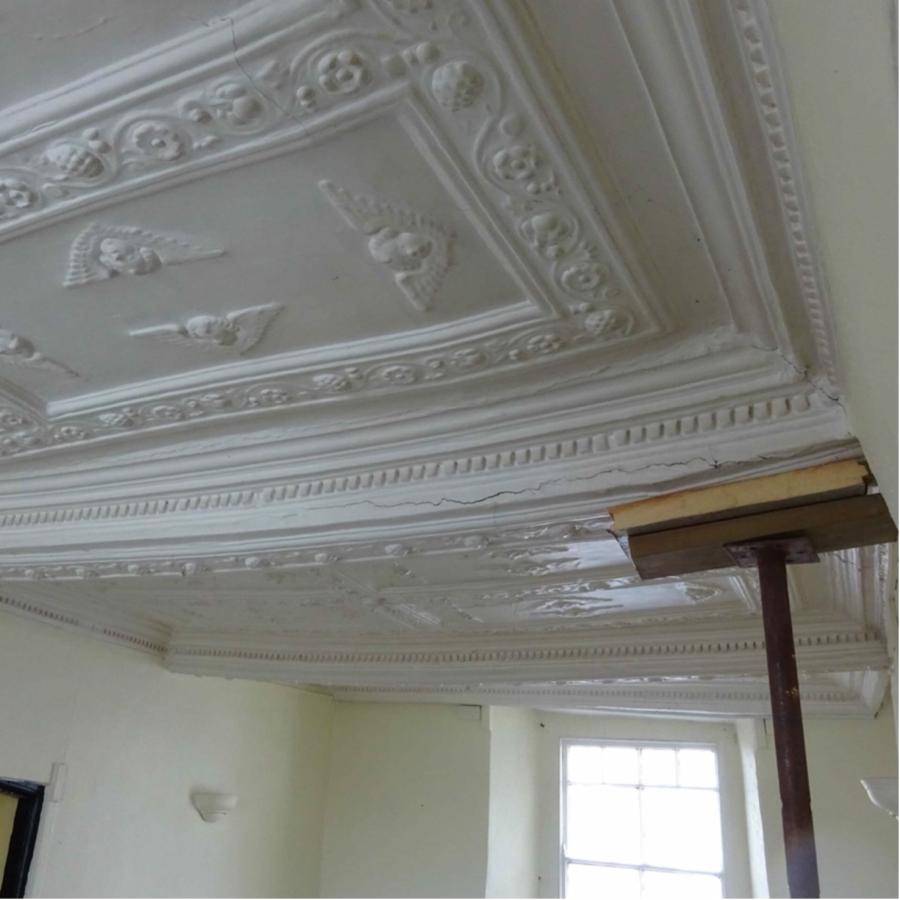 Llun o nenfwd plastr gwyn