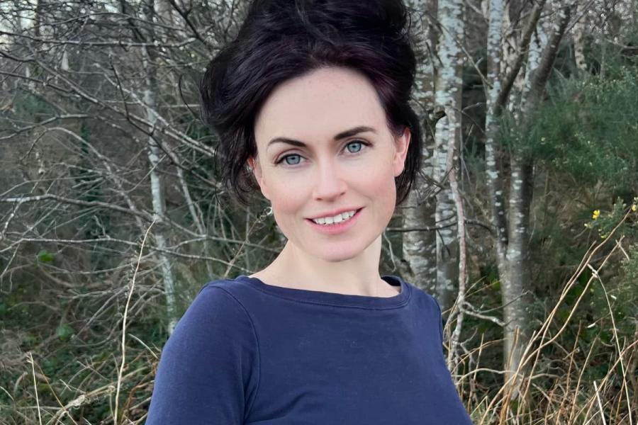 Llun proffil o'r Awdures - Brigid Lowe