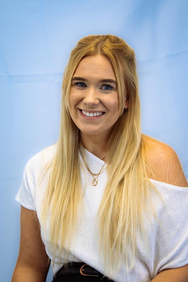 Headshot of Gwennant Mai Evans-Jones